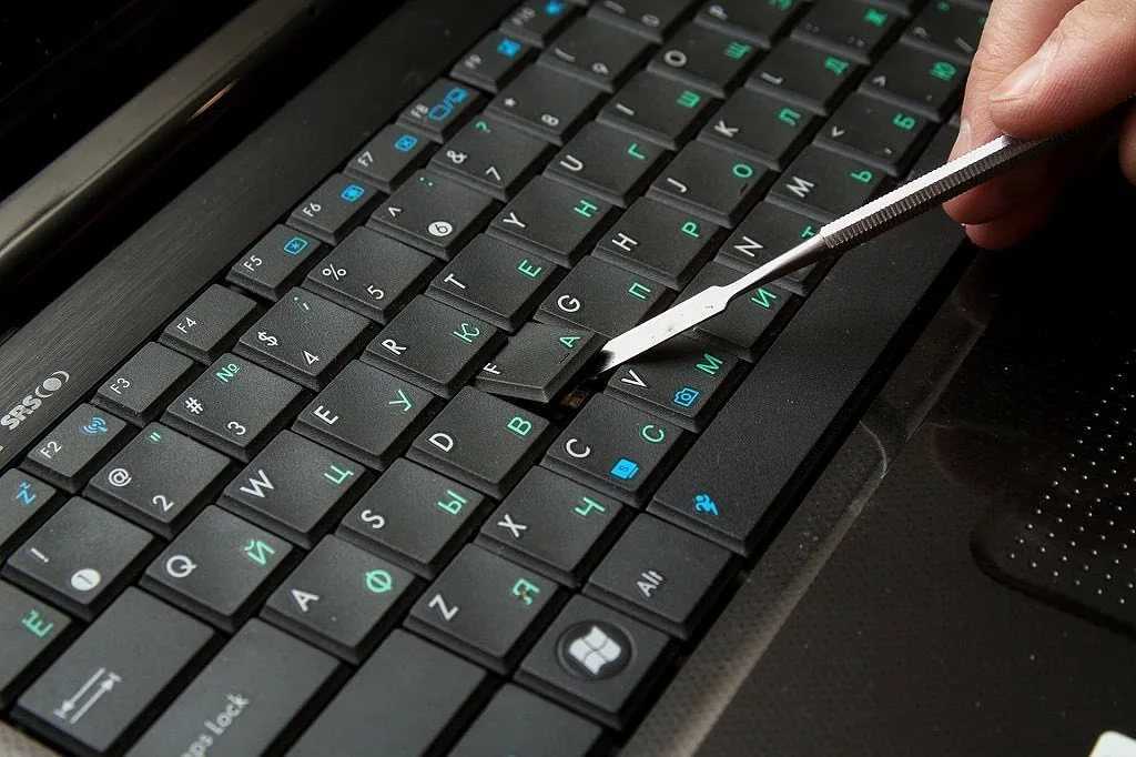 Как почистить клавиатуру ноутбука своими руками