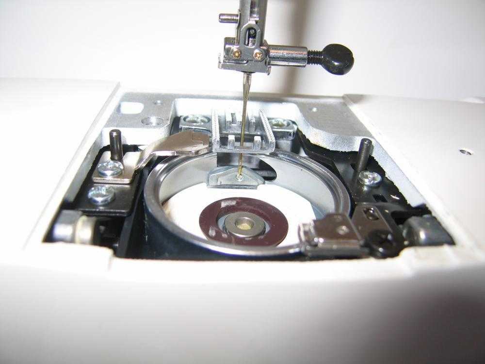Челнок для швейной машины: что это и какой тип челноков лучше