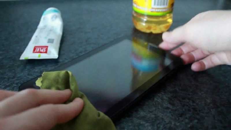 Как убрать царапины с экрана телефона: средства и методы для полировки, что делать, если появились трещины