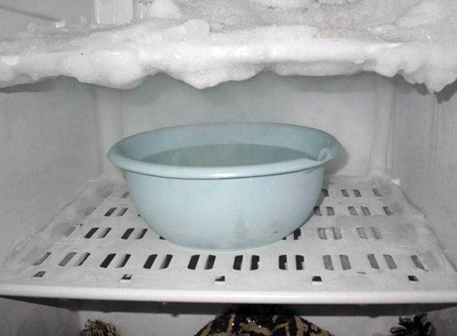 Как быстро, правильно разморозить морозильную камеру в холодильнике